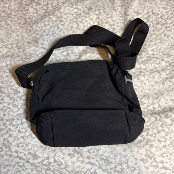 Baggallini crossbody bag- adjustable strap - Picture 3 of 3